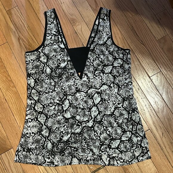 Express Womens Black & White Snakeskin Print‎ Sleeveless Blouse Size Small - Picture 1 of 1
